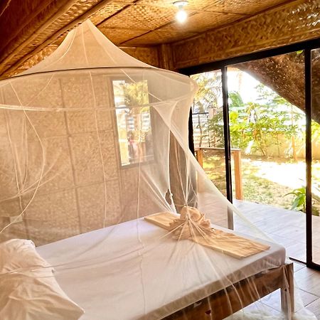 Amami Beachfront Villa With Private Beach Puerto Galera Bagian luar foto