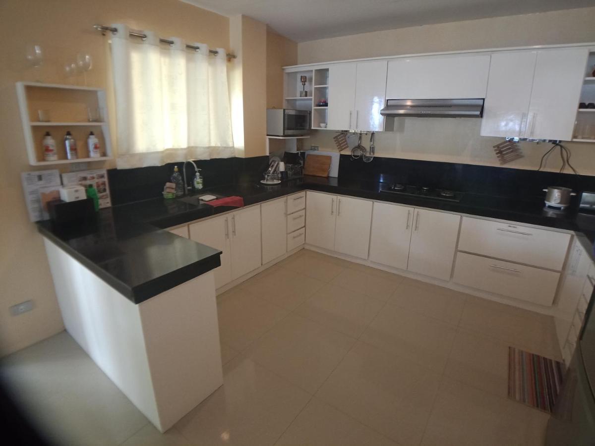 Amami Beachfront Villa With Private Beach Puerto Galera Bagian luar foto